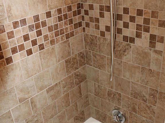 BATHTUB/SHOWER