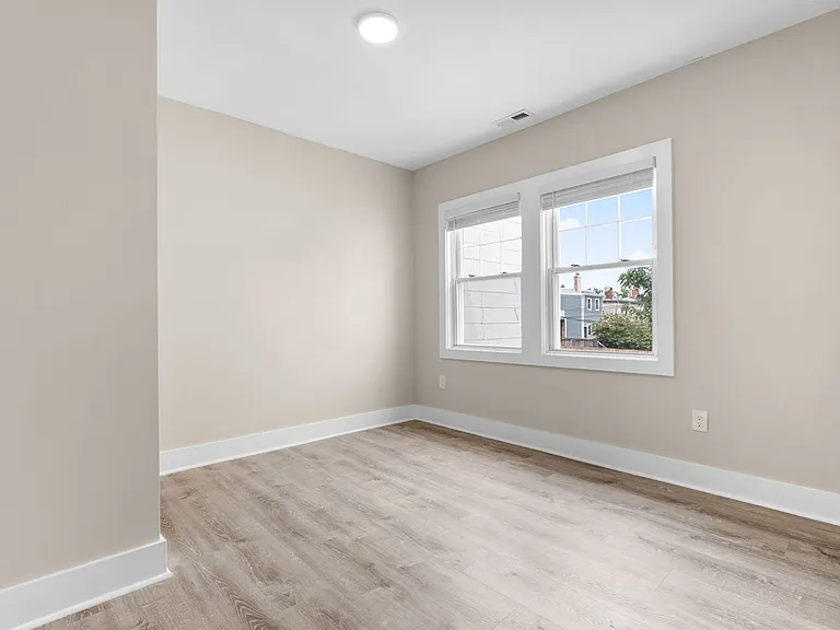 1516 Oates St NE — Photo 21