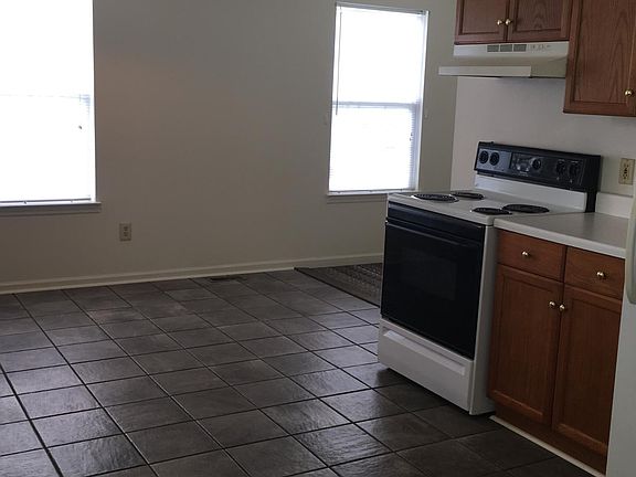 3rd image of 106A N Central Ave #A