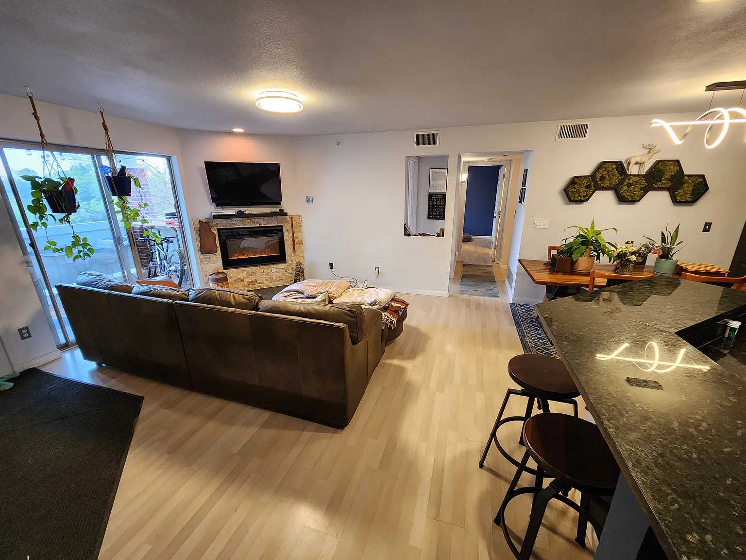 2 bed, 948 sqft, $2,400 — Photo 4