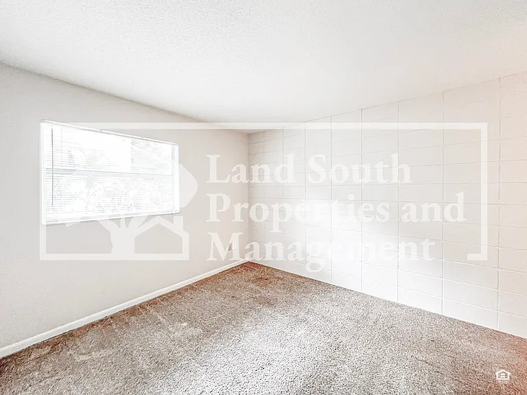 725 E Lime St #D — Photo 10