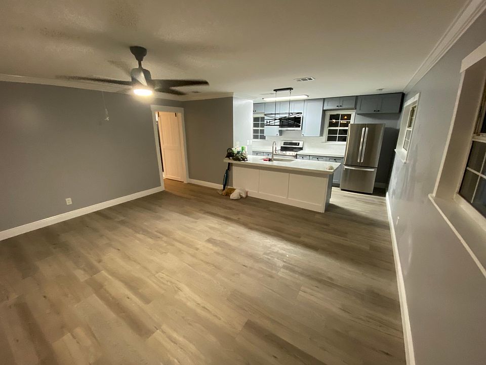 1st image of 4927 E 2nd St #A