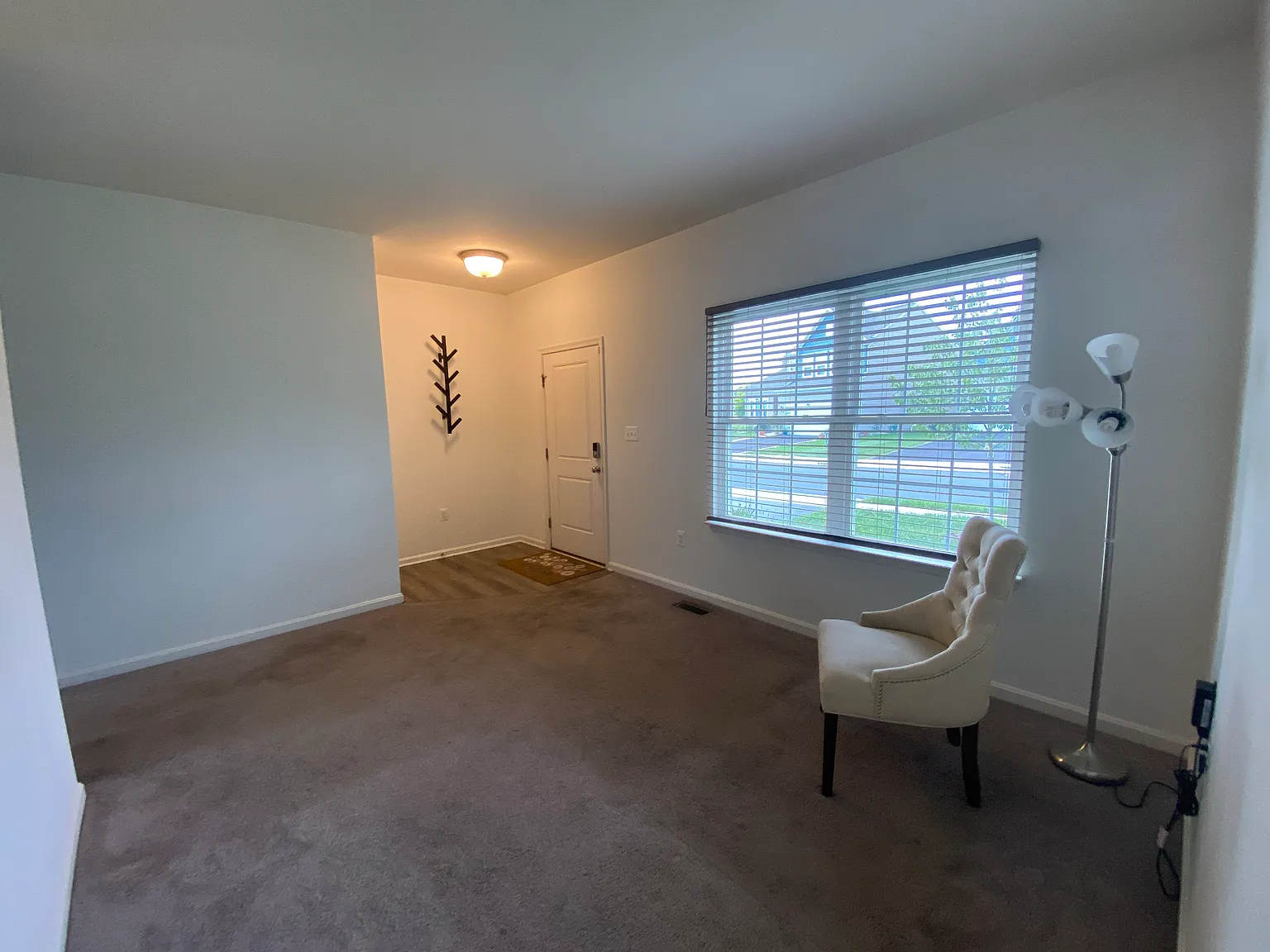 3 bed, 3.5 bath, 2388 sqft, $3,100 — Photo 3
