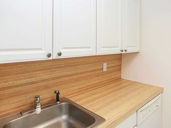 5th image of 1 Birchwood Ct APT 2B