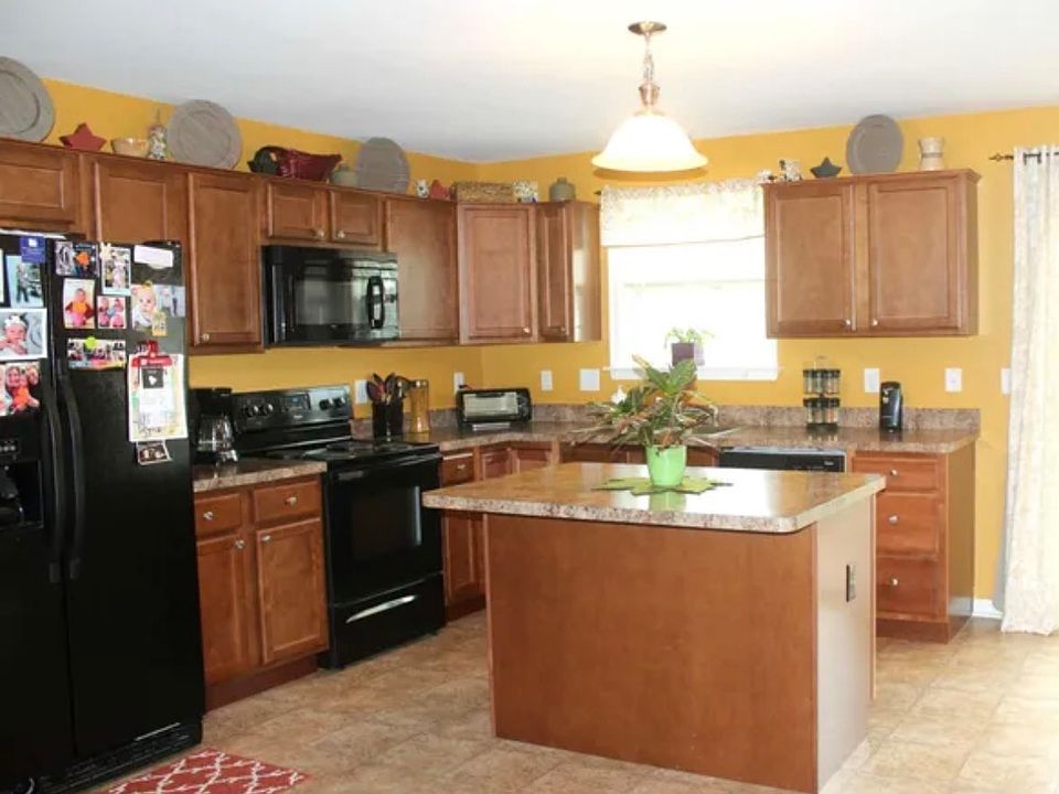 1st image of 32 Carmody Ct