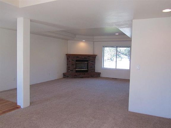 5th image of 263 Applewood Dr