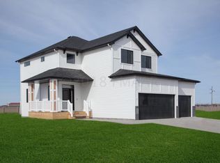 970 Albert Dr W, West Fargo, ND