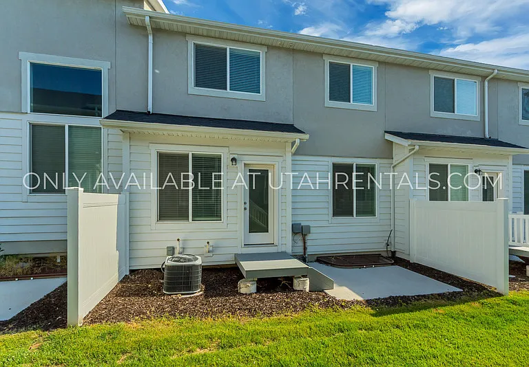 4237 W 2010 N — Photo 3
