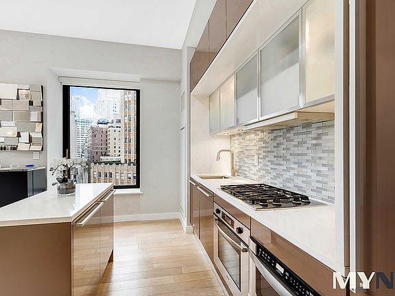 4th image of 75 Wall St APT 25F