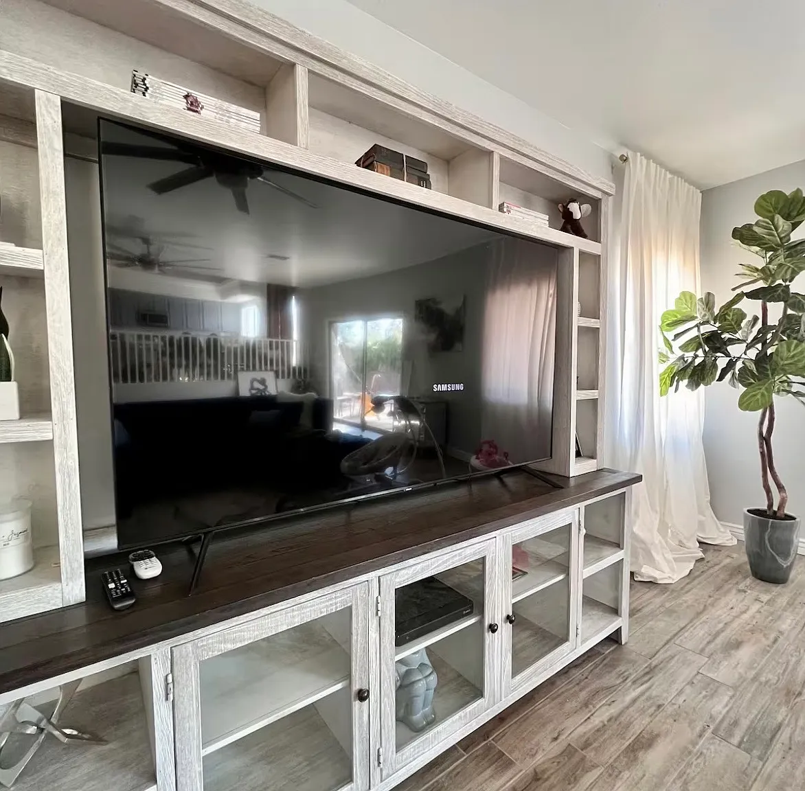 4 bed, 2.5 bath, 2557 sqft, $3,200 — Photo 4