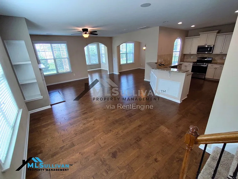 207 Maple Walk St — Photo 8