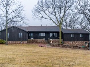 3662 N Center Point Rd, Center Point, IA 52213