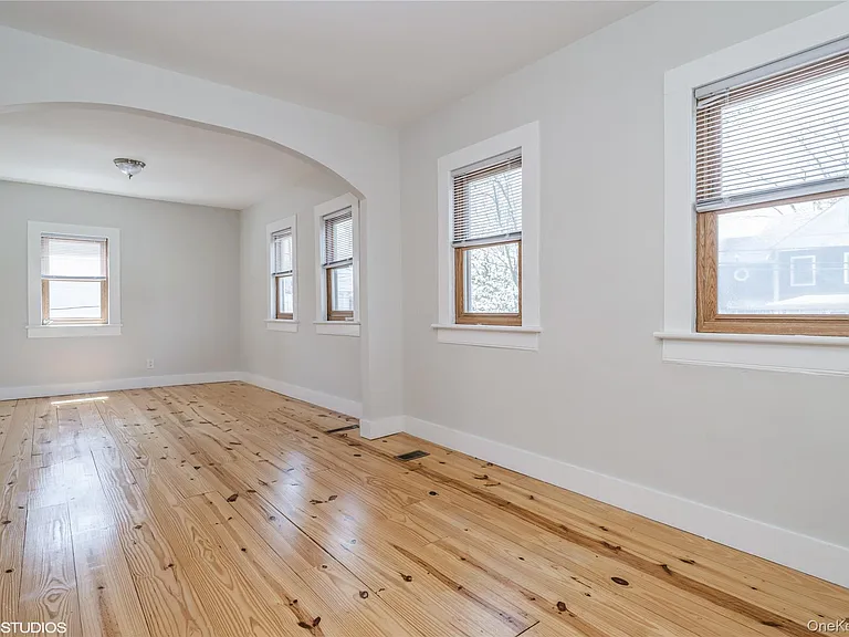 1392 Kings Hwy — Photo 19