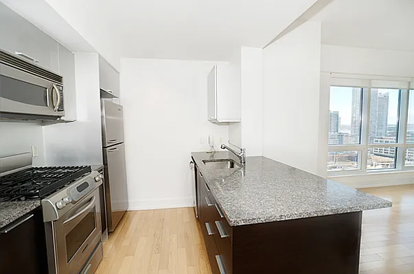 Rented by Sumitomo Real Estate Sales | media 14