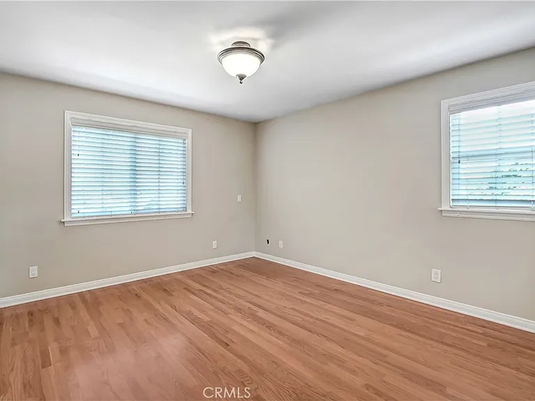165 S Roosevelt Ave — Photo 23