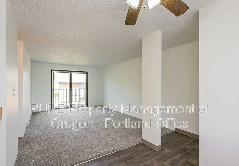 Parkway Garden — Photo 121