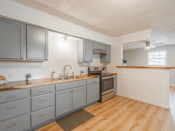 3rd image of 1216 Mulberry St