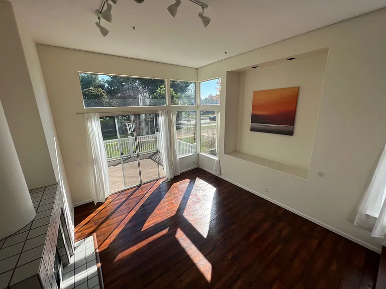 837 Columbia Cir — Photo 2