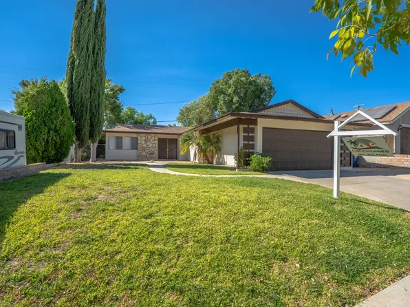 19726 Merryhill St, Santa Clarita, CA 91351