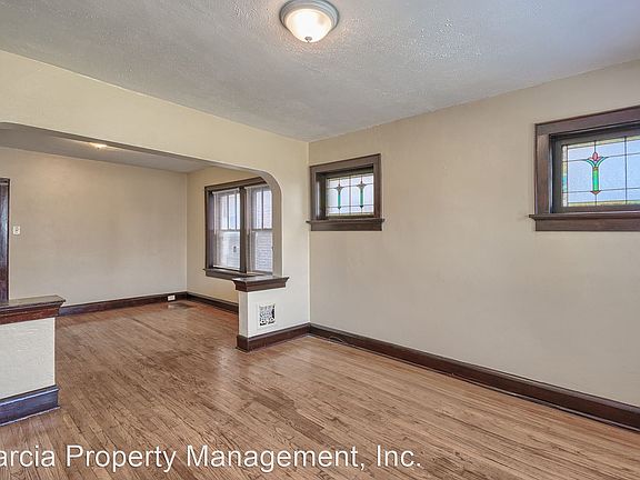 3rd image of 4950 Winona Ave #1W