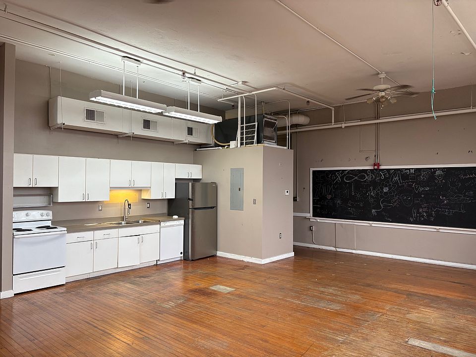 1st image of 125 Oak St #411