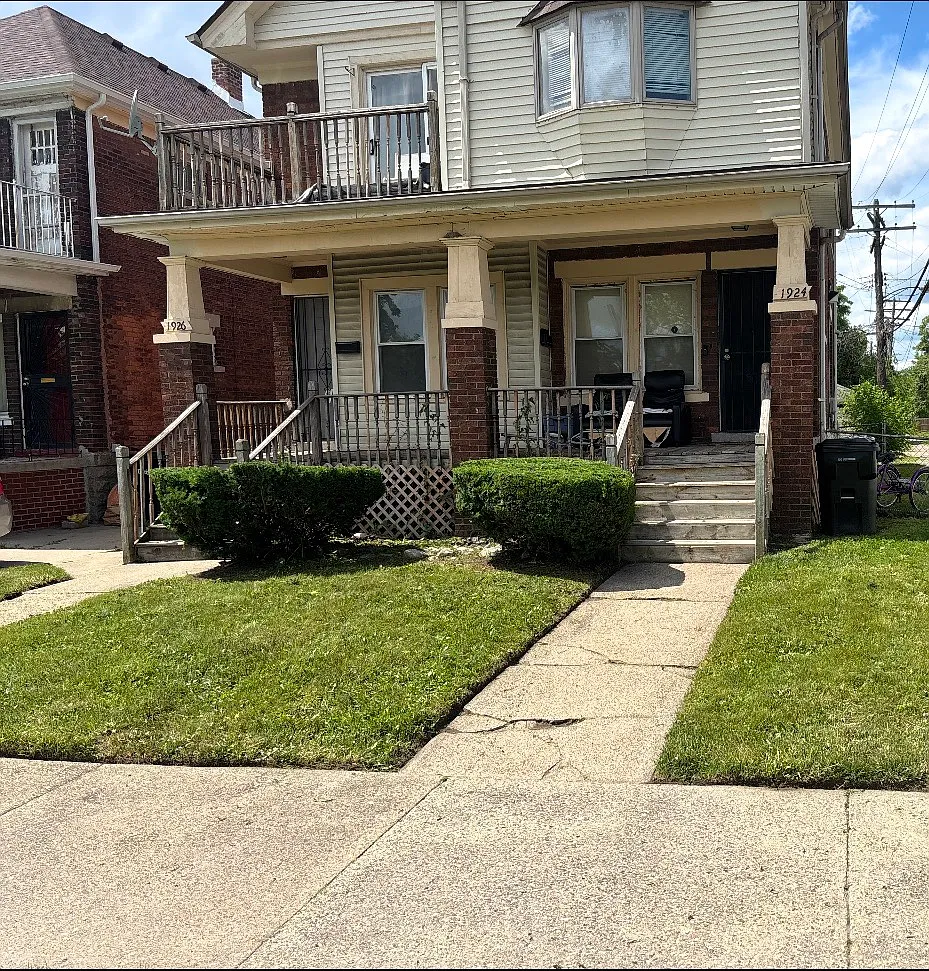 1926 Clements St — Photo 1