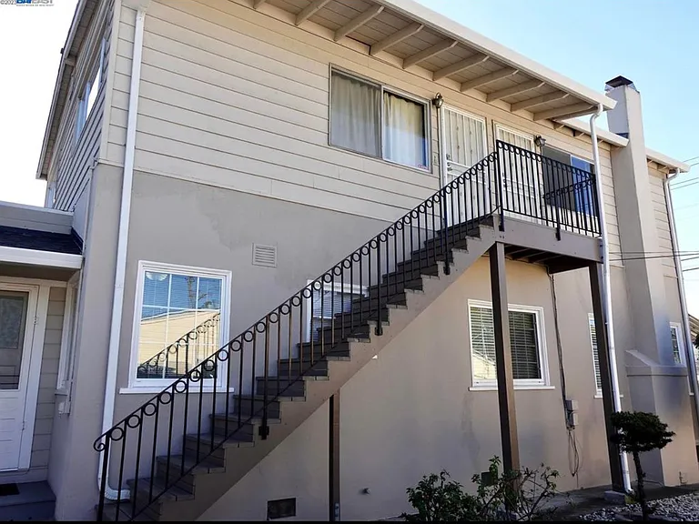 1238 Liberty St — Photo 10