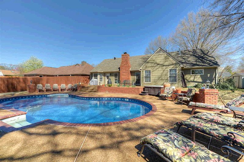 1st image of 327 E Valleywood Dr