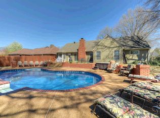 327 E Valleywood Dr, Collierville, TN 38017