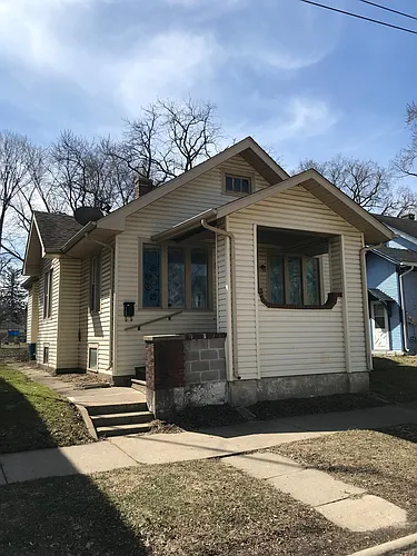 1134 E Eagle St Photo 1