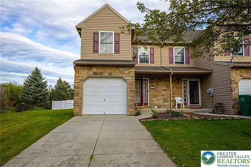 1603 Greystone Cir Photo 1