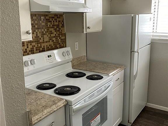 3rd image of 3400 Lynridge Dr APT 6A