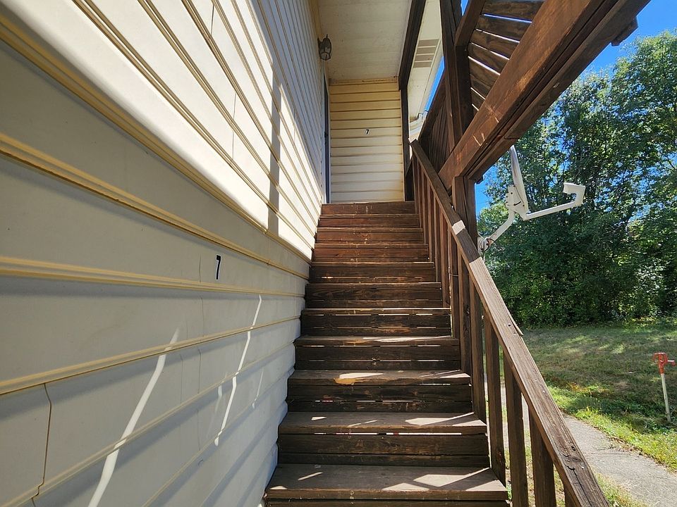 1st image of 424 Harrodsburg Ln #11057853