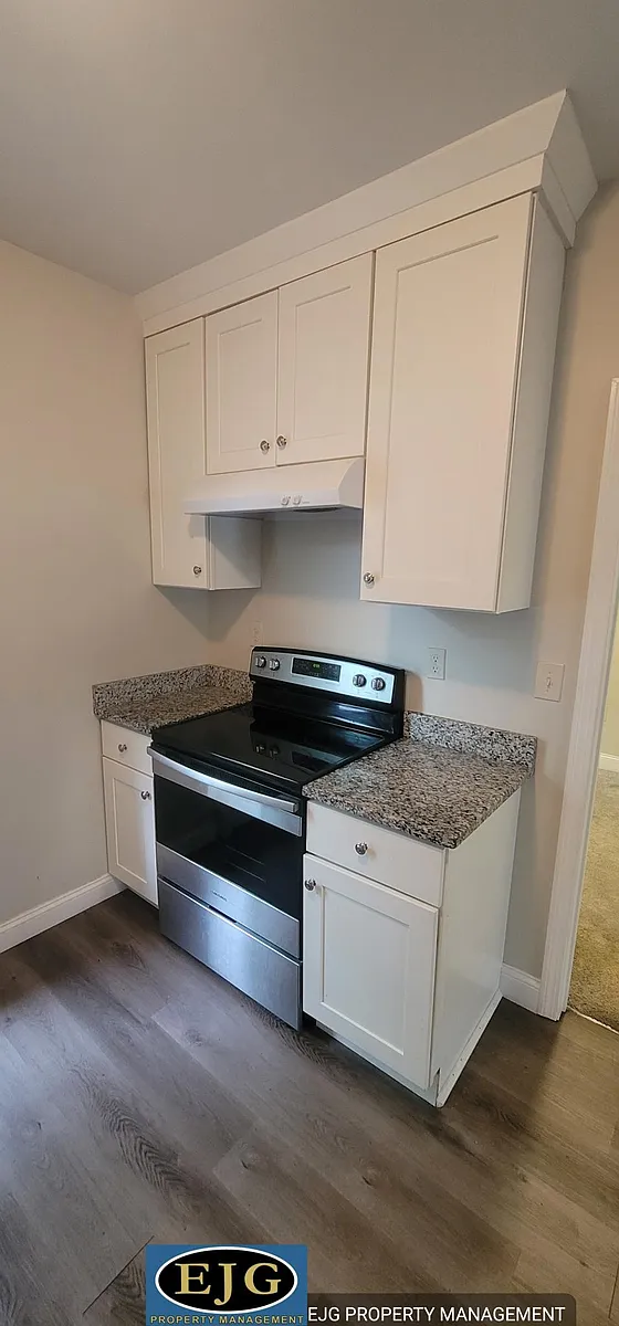 Building Photo - 152 Pearl St #2