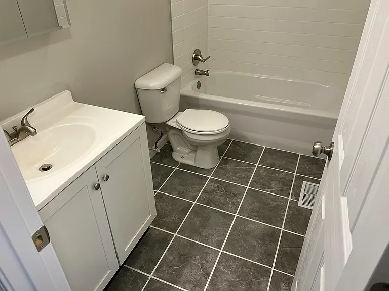 2110 Saratoga Dr #3 — Photo 3