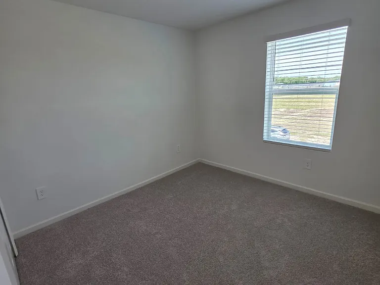 3170 NE 36th Ave — Photo 16