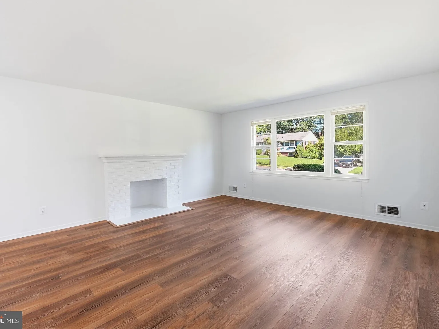 4 bed, 2.0 bath, 1719 sqft, $3,400 — Photo 4
