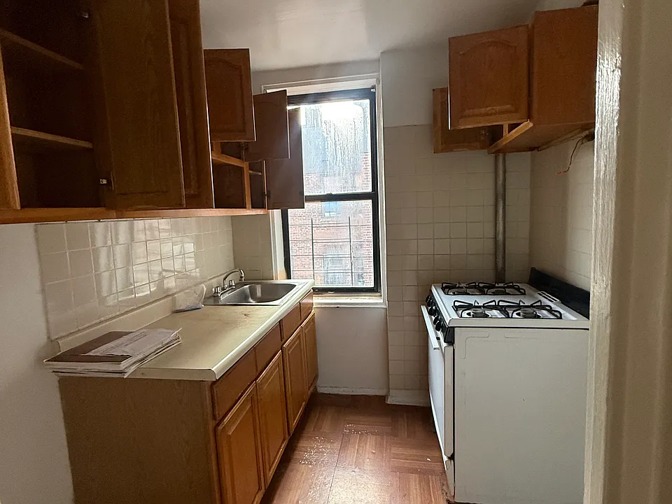 2976 Marion Ave #5