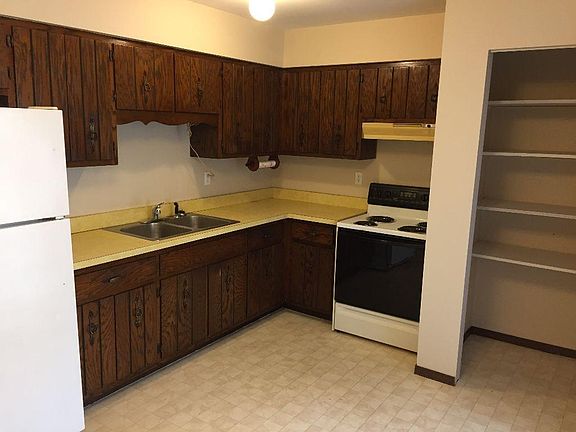 4th image of 422 Windsor Dr APT 4