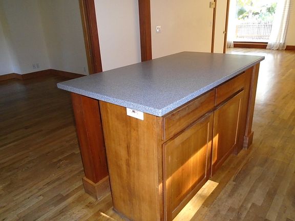 Kitchen island, room for bar stools