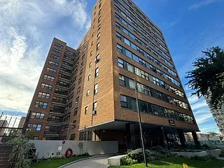 6118 N Sheridan Rd #104