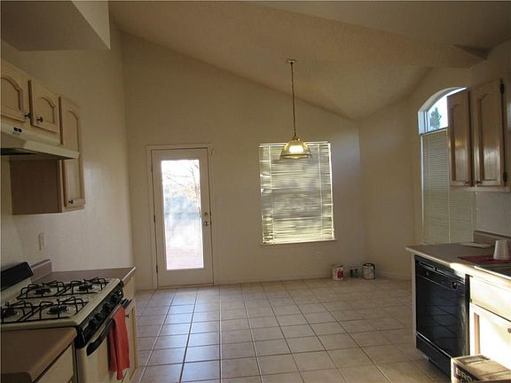 5th image of 3713 Leticia St