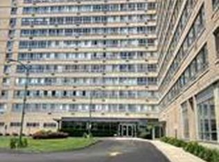 8900 E Jefferson Ave #907, Detroit, MI