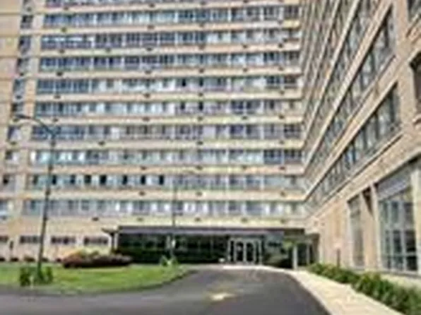 8900 E Jefferson Ave #907, Detroit, MI 48214