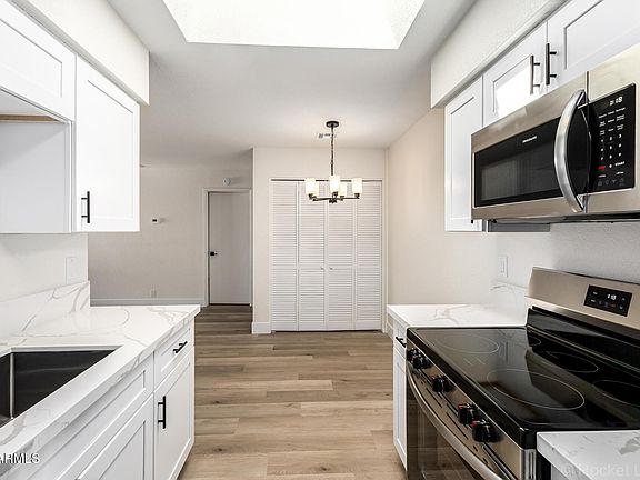 2nd image of 522 W BLACKHAWK Drive #3