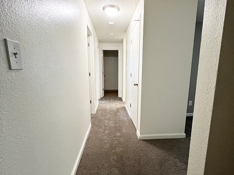 Sunset Ridge Apartments — Photo 21