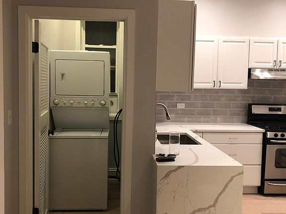 4th image of 2934 W Warren Blvd Floor 1