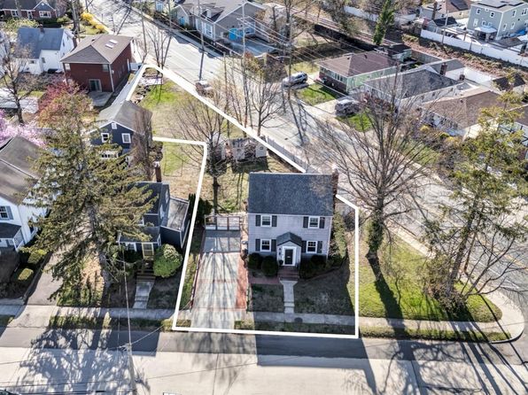 56 Winthrop Street, Lynbrook, NY 11563
