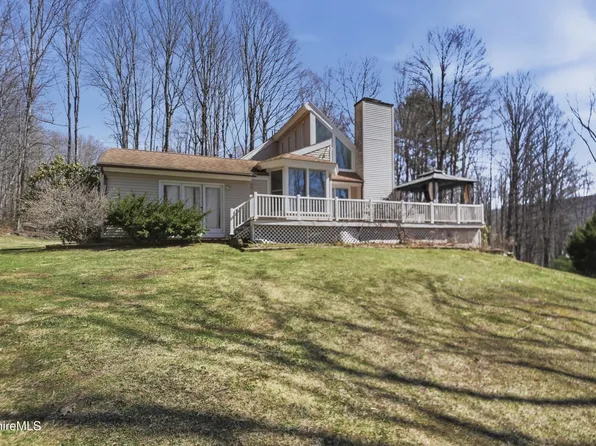 56 Victoria Ln, Lanesborough, MA 01237