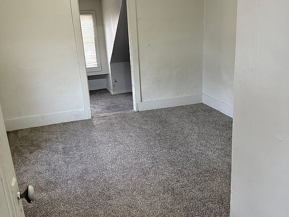 5th image of 209 W 7th St #3